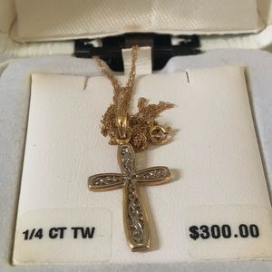 😍Beautiful 1/4 ct tw cross necklace😍